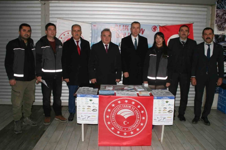 Vatandaşları bilgilendirmek için pazarda "Sağlık için Balık" konulu stant kuruldu 