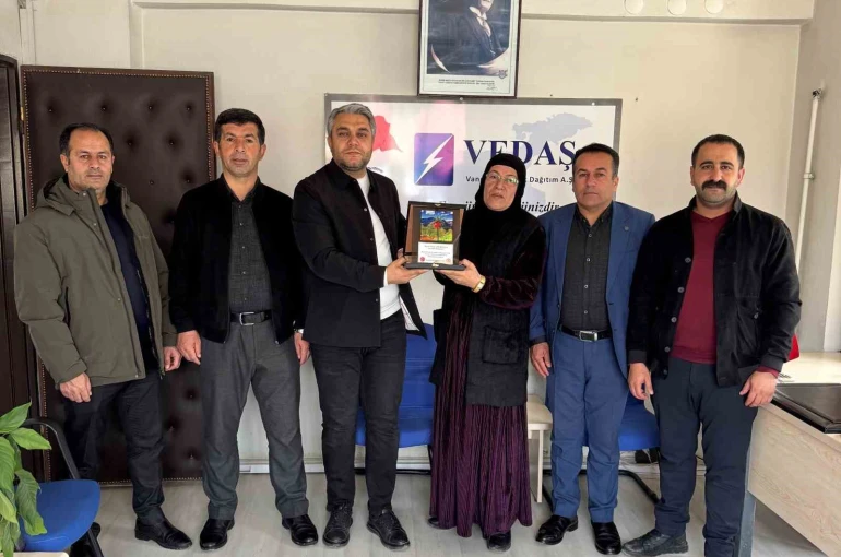 VEDAŞ ekiplerine muhtarlardan anlamlı teşekkür 