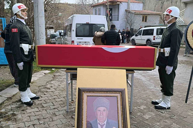 Vefat eden Kıbrıs gazisi askeri törenle toprağa verildi 