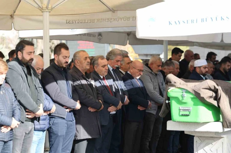 Vefat eden Öğretim Üyesi Prof. Dr. Uzmay için ERÜ’de tören düzenlendi 