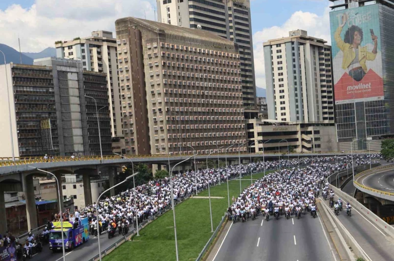 Venezuela’da ABD yaptırımlarının kaldırılması için başlatılan yürüyüş başkentte sona erdi 