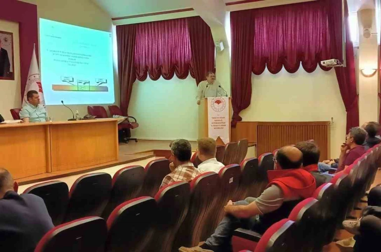 Veteriner hekimlere yönelik şap hastalığıyla mücadele toplantısı yapıldı 