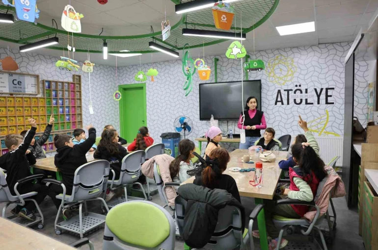 Vezirköprü Bilim Merkezindeki eğitimler sürüyor 