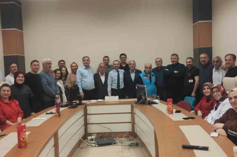 Vezirköprü’de emekliye ayrılan hastane çalışanlarına veda 