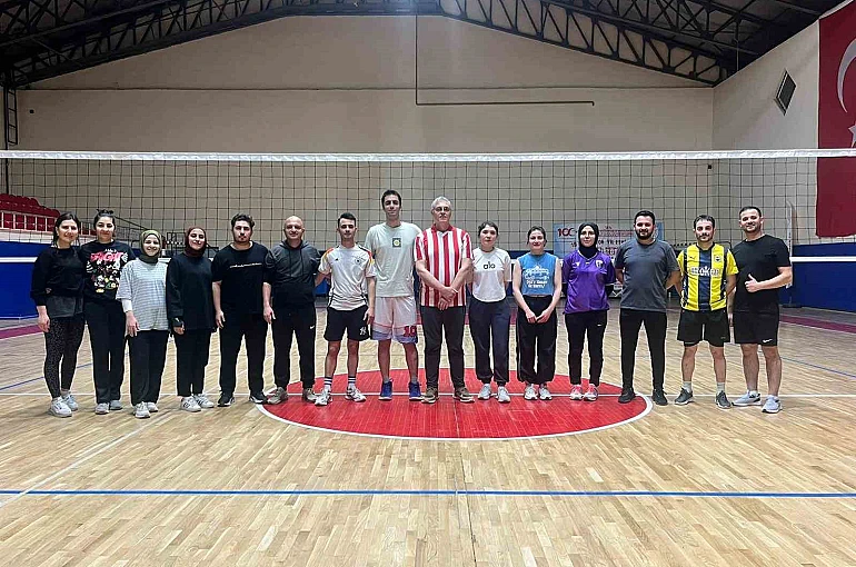 Vezirköprü’de sağlık çalışanları voleybol turnuvası 