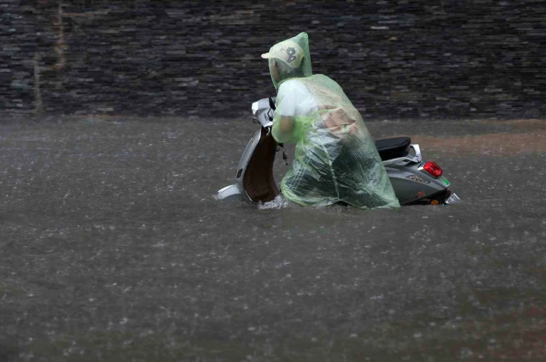 Vietnam’ı vuran Bualoi Tayfunu’nda can kaybı 36’ya yükseldi