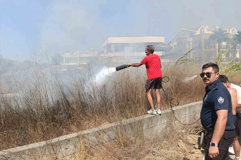 Villaları tehdit eden yangına ilk müdahale otel personeli ve müşterinden geldi