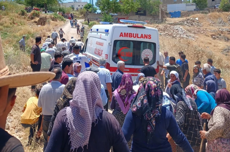 Virajı alamayan traktör takla attı: 1 ölü 