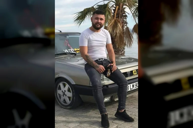 Virajı alamayıp minibüsle çarpışan sürücü hayatını kaybetti 