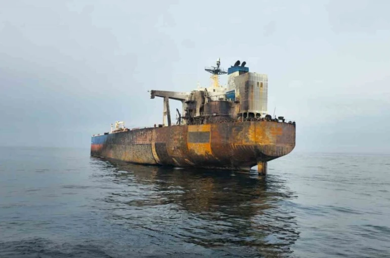 Vurulan tanker KAIROS’ta sızıntı tespit edildi 