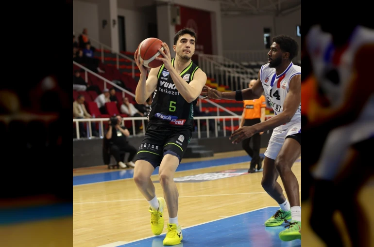 Y. Denizli Basket’da Egemen ve Mustafa Sami takımda kaldı