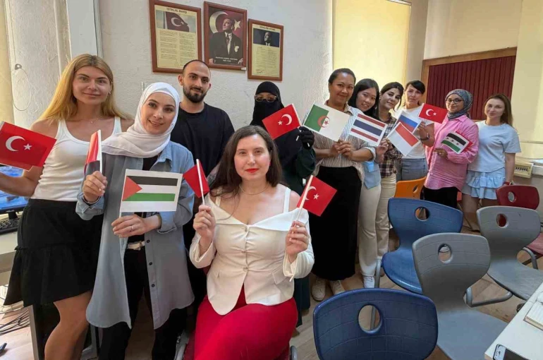 Yabancı gelinler Türkçe öğrenerek hayata uyum sağlıyor 