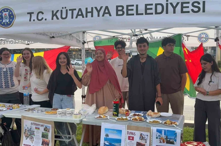 Yabancı öğrenciler yemekler üzerinden ülkelerini anlattı 