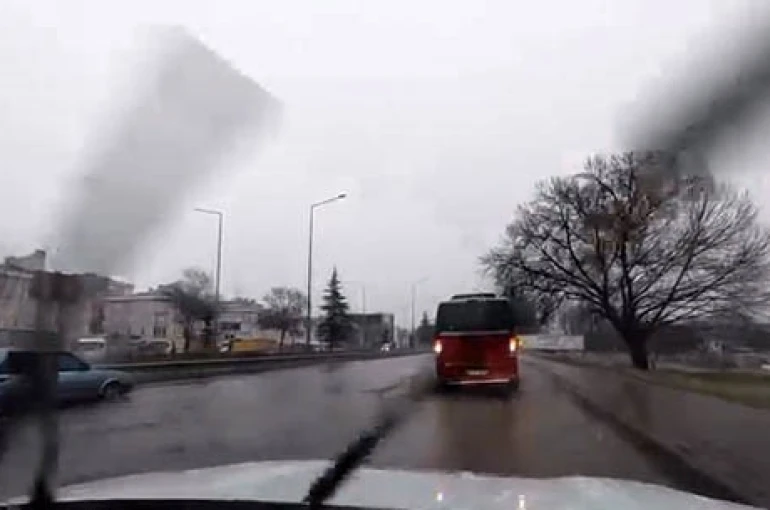 Yağış sonrası çevre yolu ’göle’ döndü, bazı araçlar yolda kaldı 