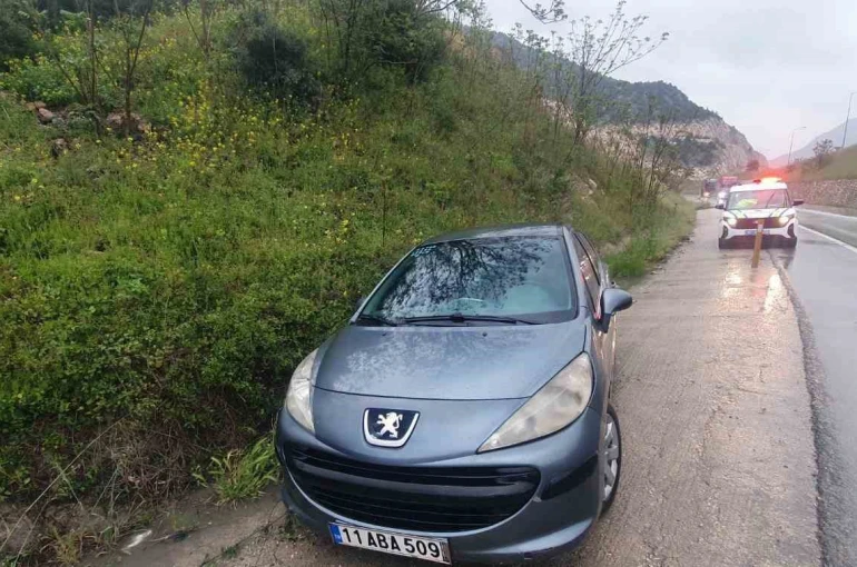 Yağışlı hava kazayı da beraberinde getirdi 