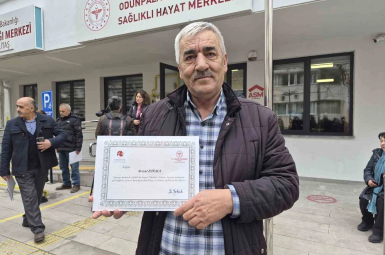 Yaklaşık 40 yıldır içtiği sigarayı 1 haftada bıraktı