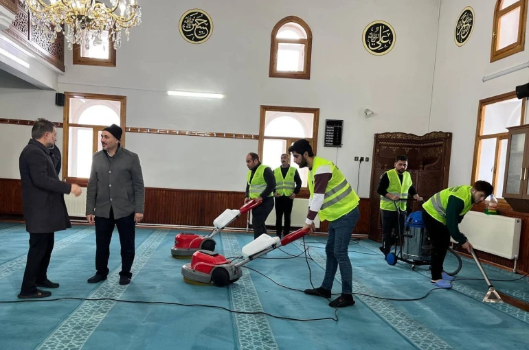 Yakutiye’de camiler Ramazan’a hazırlanıyor 