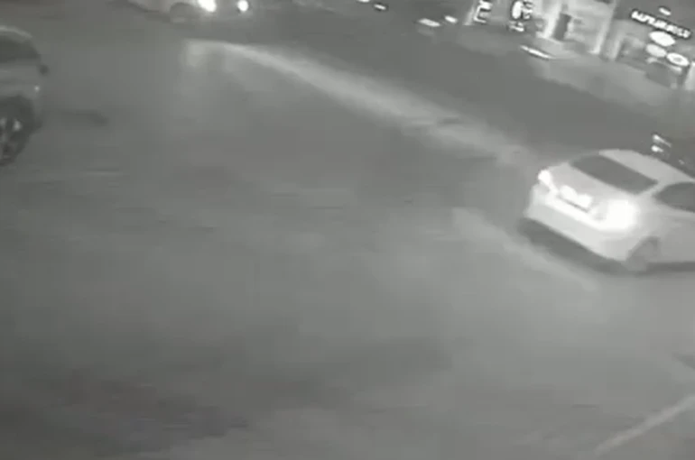 Yalova’da Altınova Belediyesi’nin makam aracı kaza yaptı