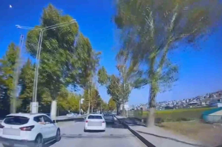 Yalova’da makaslar atarak trafiği tehlikeye sokan sürücüye ceza 