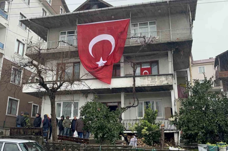 Yalova’da şehit olan polis memurunun Düzce’deki baba ocağına acı haber ulaştı