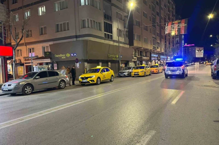 ‘Yan bakma’ kavgasında bıçaklanan 1 kişi ağrı yaralandı 