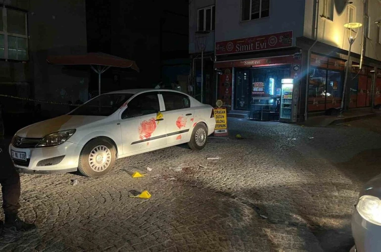 "Yan baktın" diyerek kuryeyi bıçaklayıp kaçtılar 