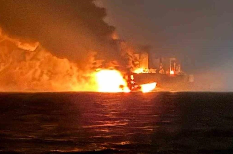 Yangın çıkan geminin ardından tanker de patlama yaşandı