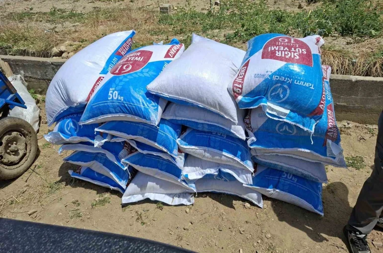 Yangında büyük zarar gören üreticiye yem desteği