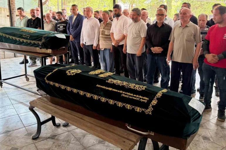 Yangında hayatını kaybeden anneanne torun son yolculuğuna uğurlandı