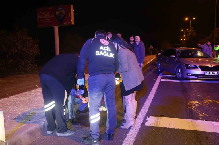 Yardım için durdular, kendilerine küfür edilince alkollü sürücüyü ve arkadaşını darp ettiler 