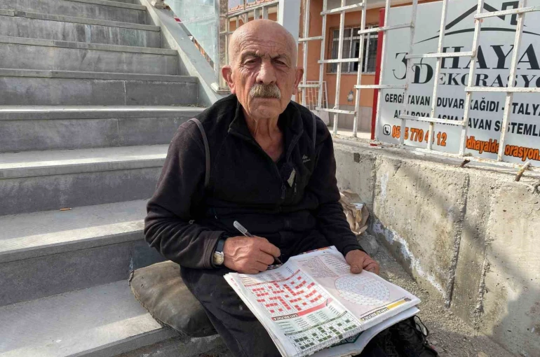 Yarım asırdır her gün bulmaca çözüyor 