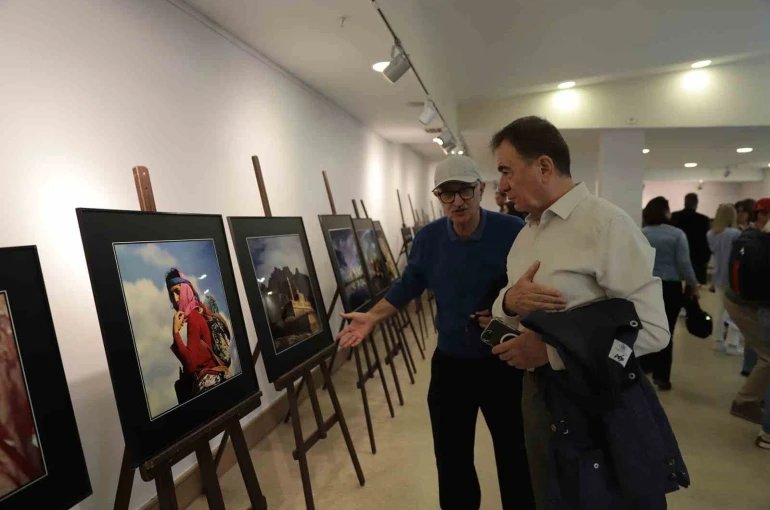 Yarım asırlık fotoğraf arşivi "Türkiye’de Zaman" sergisi açıldı