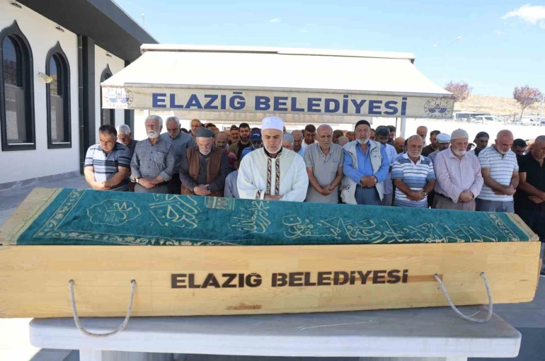 Yarım saat ara ile 2 otomobilin çarptığı yaşlı adam hayatını kaybetti 