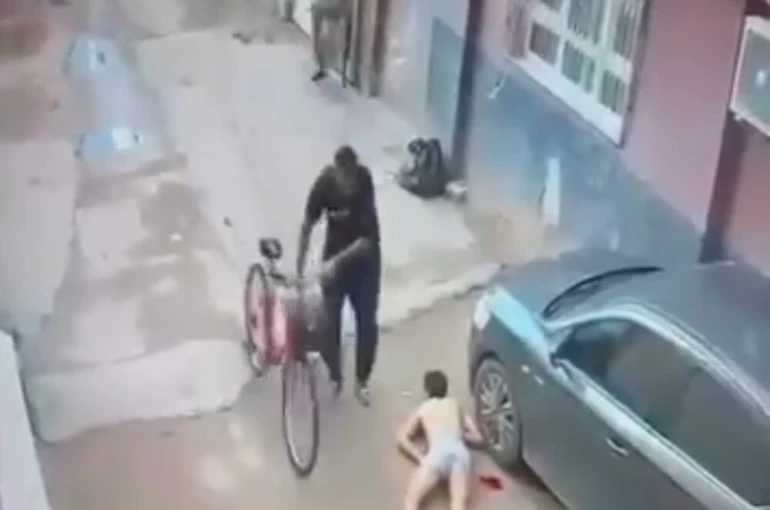 Yasak ilişki cinayeti kamerada: Görüntülere bıçaklama anları yansıdı 