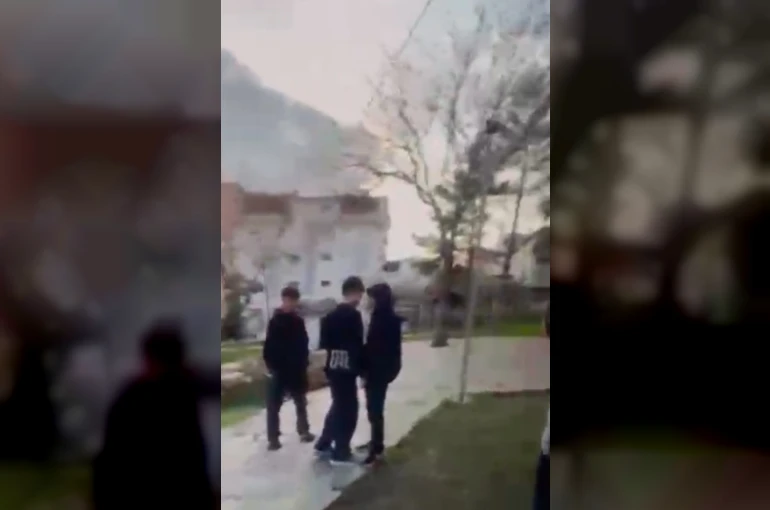 Yaşıtını bıçakla ağır yaralayan çocuk saldırı anını da kayda aldırdı