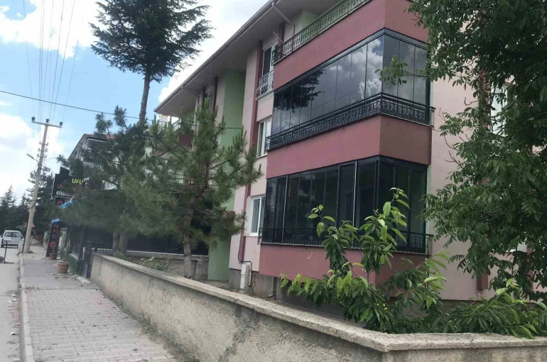 Yaşlı kadın evinde öldürüldü