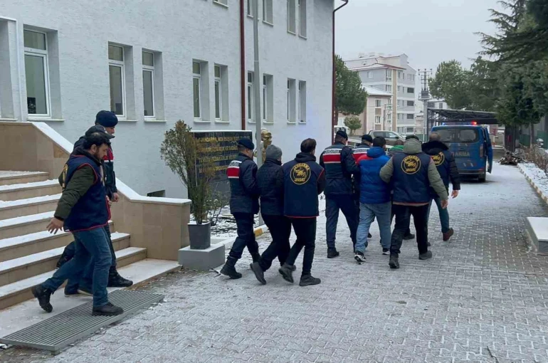 Yaşlı kadını dolandıranlar JASAT’tan kaçamadı 