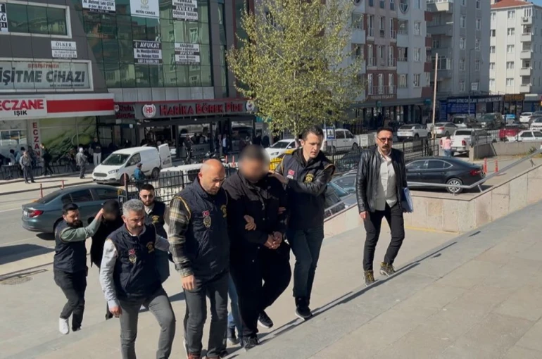 Yaşlı kadınları milyonluk vurgunla dolandırmışlar 