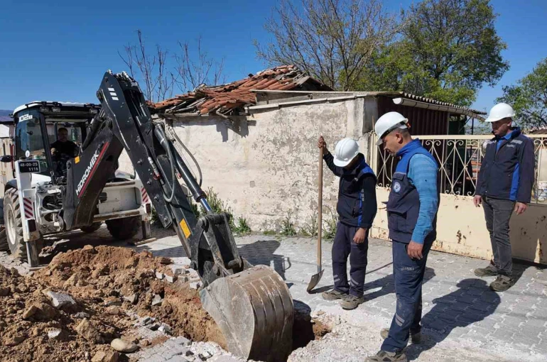Yatağan Dere Mahallesi’nde içme suyu hatları yenileniyor 