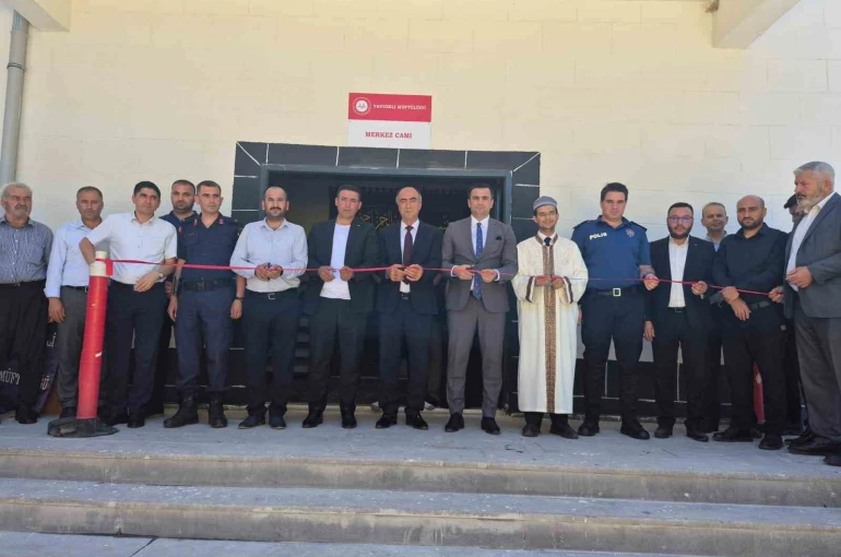 Yavuzeli Merkez Camii Cuma namazıyla ibadete açıldı