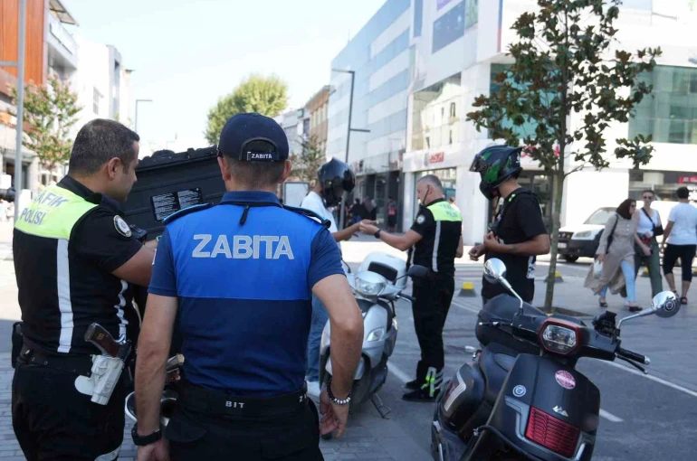 Yaya yoluna motorla girdiler, cezayı yediler