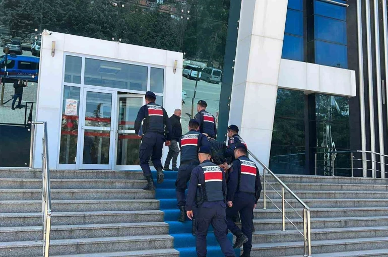 Yayınladığı videoyla, evlenmek istediği kadını teslim etmezlerse saldırı yapacağını söyledi, gözaltına alındı 