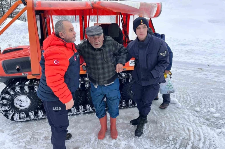 Yayla evinde mahsur kalan vatandaşı AFAD ve jandarma kurtardı 