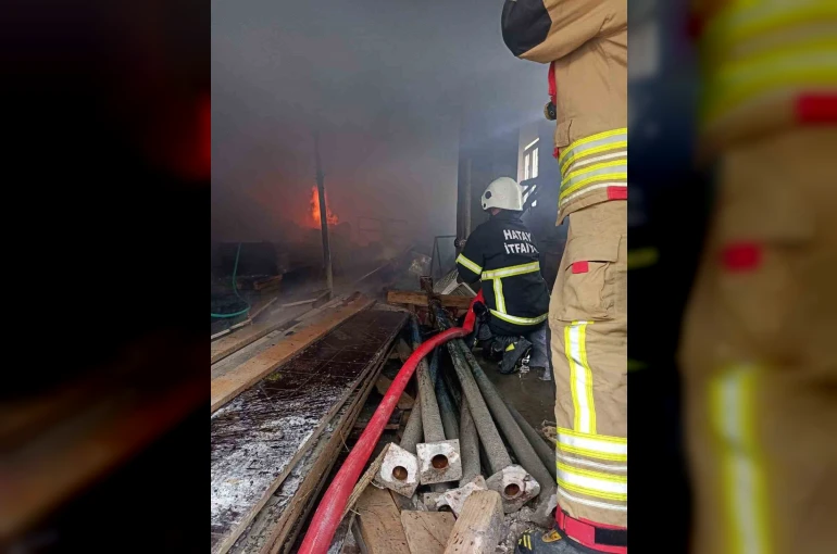 Yayladağı’nda müstakile evden alevler yükseldi 