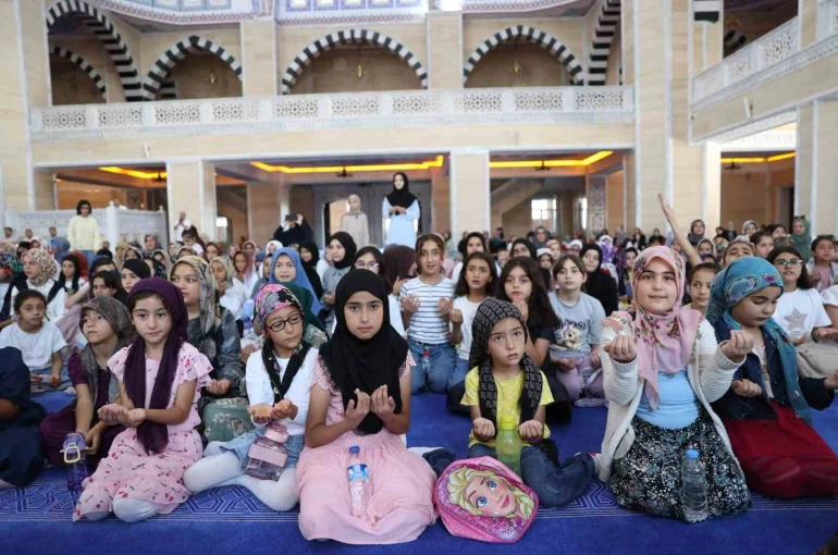 Yaz Kur’an kursları düzenlenen programla sona erdi
