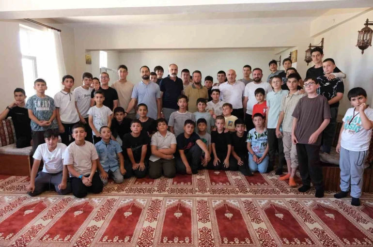 Yaz Kur’an kursu öğrencilerine dijital farkındalık eğitimi 