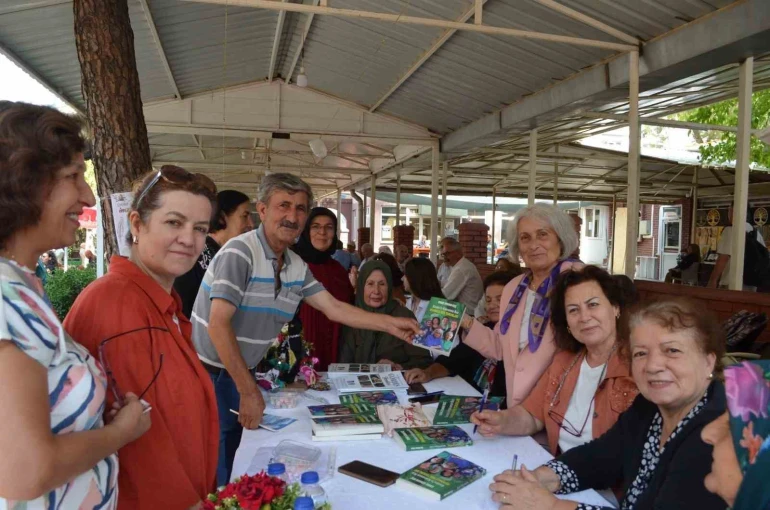 Yazar Emine Ataman Koç’un imza törenine yoğun ilgi 