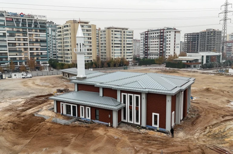 Yazır Mahalle Külliyesi hızla yükseliyor