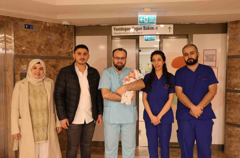 Yeni doğan bebek 79 günde 4 ağır ameliyat geçirerek hayata tutundu 