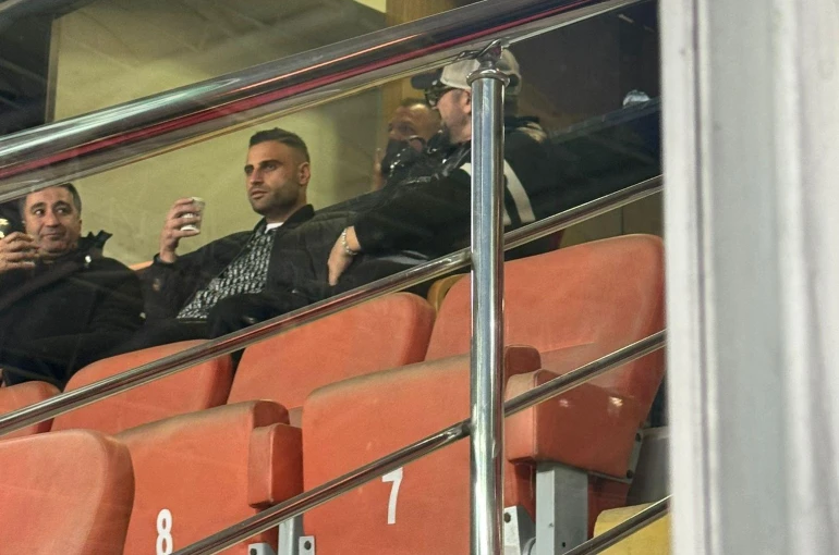 Yeni transfer Deniz Türüç’ten tribünde ilk destek!